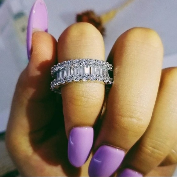 💍925 Sterling Silver Round Diamond Eternity Ring - Picture 3 of 7